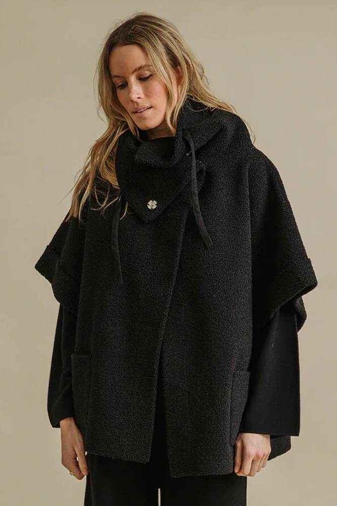 Talamaya Sherpa Cuddle Coat - Onyx1.png